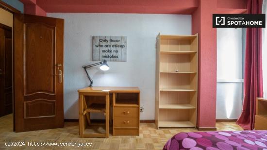Habitación en piso de 6 dormitorios en Alcalá de Henares. - MADRID