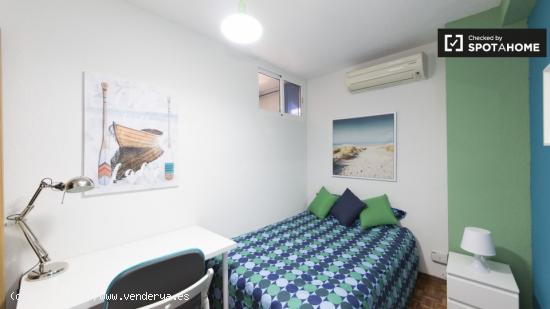 Cómoda habitación en alquiler en apartamento de 5 dormitorios en Alcalá de Henares - MADRID