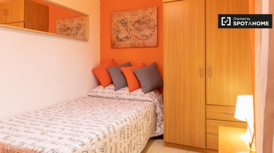 Habitación en apartamento de 6 dormitorios en Alcalá de Henares, Madrid. - MADRID