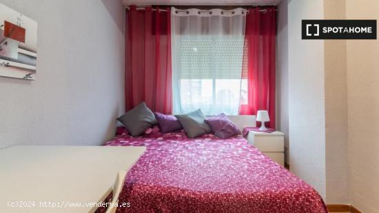 Maravillosa habitación en alquiler en apartamento de 6 dormitorios en Alcalá de Henares - MADRID