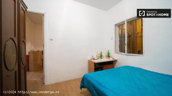 Se alquila habitación amueblada en piso de 2 dormitorios en Alcalá de Henares - MADRID