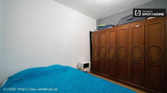 Se alquila habitación amueblada en piso de 2 dormitorios en Alcalá de Henares - MADRID