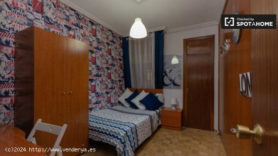 Moderna habitación en alquiler en apartamento de 6 dormitorios, Alcalá de Henares - MADRID