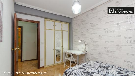 Preciosa habitación en alquiler en piso de 6 dormitorios, Alcalá de Henares - MADRID