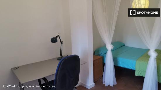 Habitaciones en alquiler en apartamento de 5 dormitorios en Alcalá De Henares. - MADRID