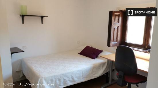 Habitaciones en alquiler en apartamento de 5 dormitorios en Alcalá De Henares. - MADRID