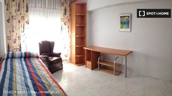 Habitación en piso compartido en Córdoba - CORDOBA