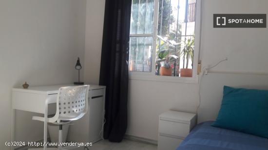 Alquiler de habitaciones en casa de 3 dormitorios en Málaga - MALAGA