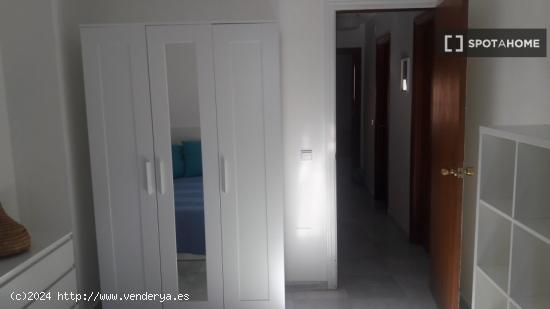 Alquiler de habitaciones en casa de 3 dormitorios en Málaga - MALAGA