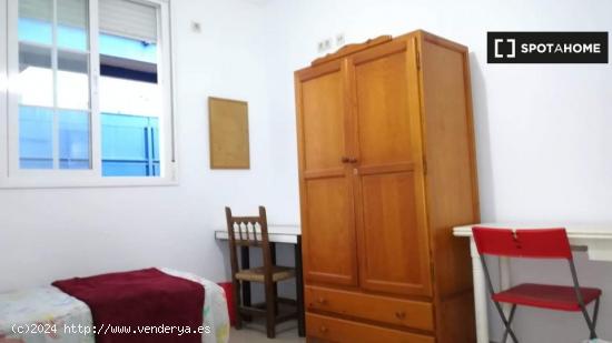 Habitación Doble en casa compartida en Sevilla - SEVILLA