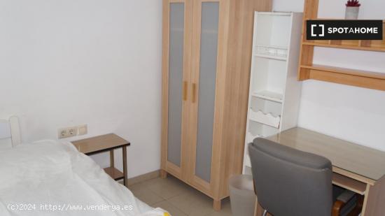 Habitación en piso compartido en Sevilla - SEVILLA