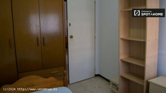 Acogedora habitación en alquiler en apartamento de 4 dormitorios - La Macarena - SEVILLA