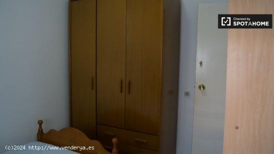 Acogedora habitación en alquiler en apartamento de 4 dormitorios - La Macarena - SEVILLA