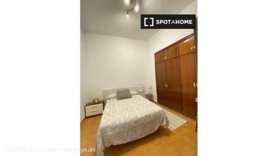 Habitación en piso de 3 dormitorios en Málaga - MALAGA