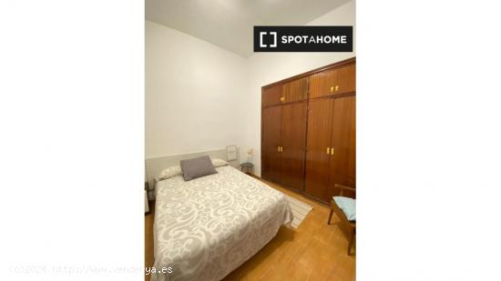 Habitación en piso de 3 dormitorios en Málaga - MALAGA