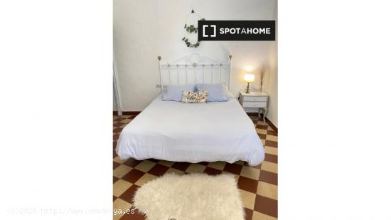 Habitación en piso de 4 dormitorios en Málaga - MALAGA