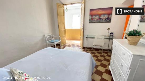 Habitación en piso de 4 dormitorios en Málaga - MALAGA