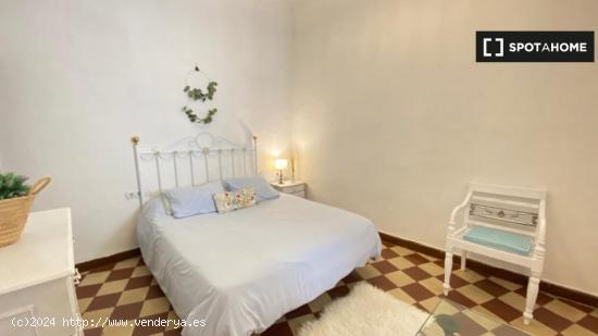 Habitación en piso de 4 dormitorios en Málaga - MALAGA