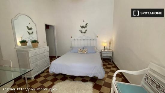 Habitación en piso de 4 dormitorios en Málaga - MALAGA