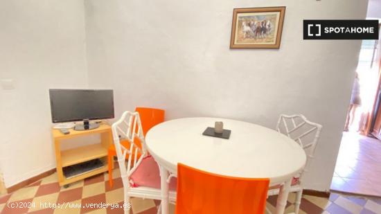 Habitación en piso de 4 dormitorios en Málaga - MALAGA