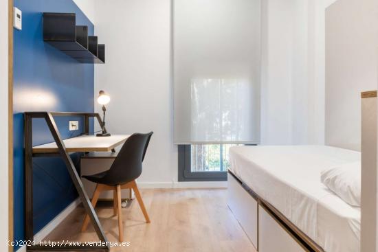  Se alquila habitación cerca de Campus Reina Mercedes, Sevilla - SEVILLA 