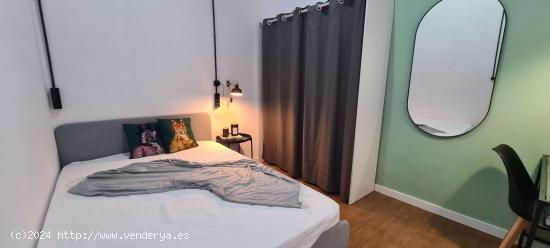  Se alquila habitación en apartamento de 3 dormitorios en Barcelona - BARCELONA 