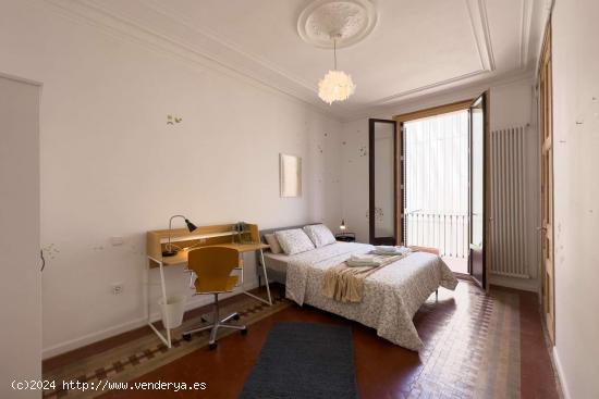 Habitación en piso compartido en barcelona. - BARCELONA