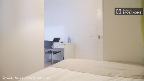 Habitaciones en apartamento de 5 dormitorios en Retiro - MADRID