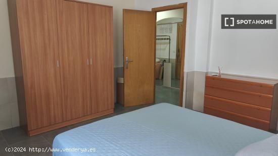 Dormitorio en piso compartido en Malvarrosa - VALENCIA