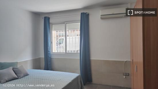 Dormitorio en piso compartido en Malvarrosa - VALENCIA