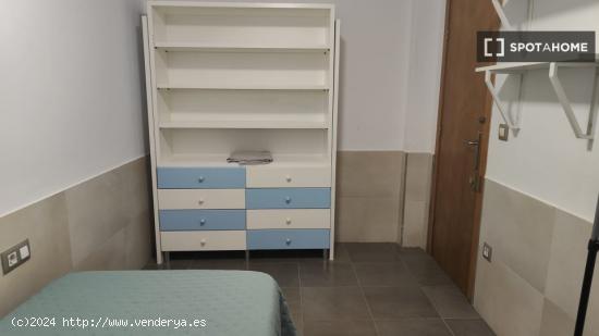 Dormitorio en piso compartido en Malvarrosa - VALENCIA