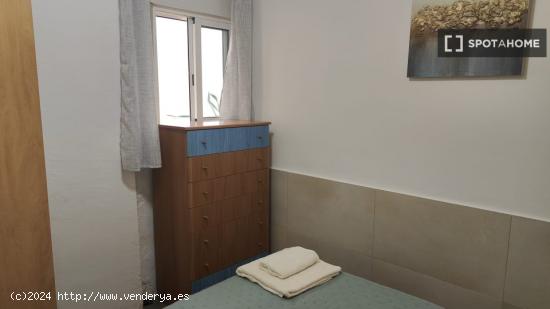 Dormitorio en piso compartido en Malvarrosa - VALENCIA