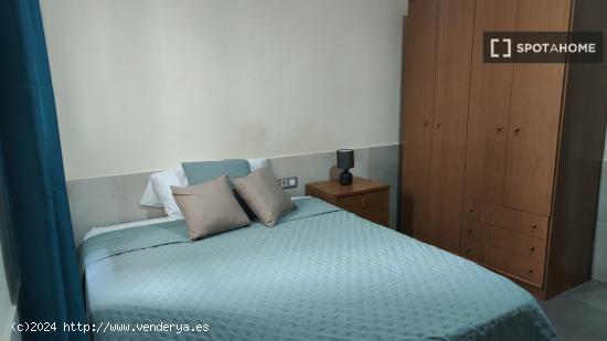 Dormitorio en piso compartido en Malvarrosa - VALENCIA