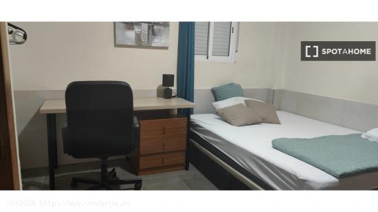 Dormitorio en piso compartido en Malvarrosa - VALENCIA