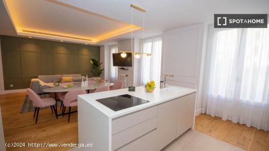 Piso de 3 dormitorios en alquiler en Las Cortes, Madrid - MADRID