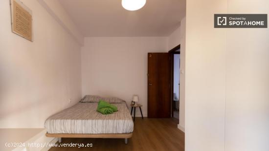 Habitaciones para alquilar en apartamento de 3 dormitorios en Valencia - VALENCIA