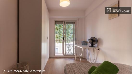 Habitaciones para alquilar en apartamento de 3 dormitorios en Valencia - VALENCIA