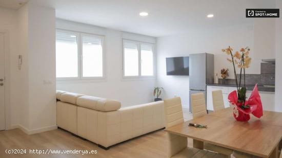 Alquiler de habitaciones en apartamento de 6 dormitorios en Lucero - MADRID