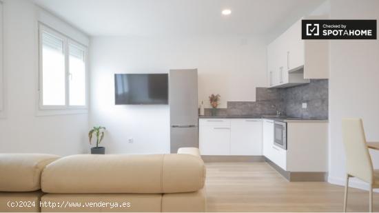 Alquiler de habitaciones en apartamento de 6 dormitorios en Lucero - MADRID