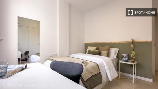 Se alquilan habitaciones en apartamento de 6 dormitorios en Barcelona - BARCELONA