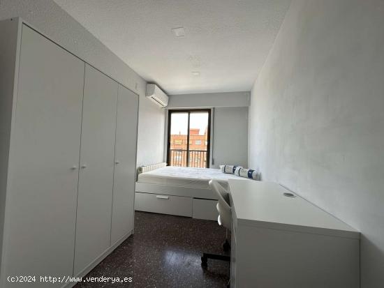  Habitaciones en piso de 5 dormitorios en Valencia - VALENCIA 