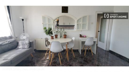 Habitaciones en apartamento de 3 dormitorios en Sant Martí - BARCELONA