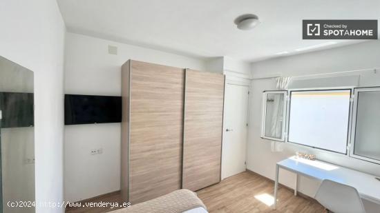 &quot Habitación luminosa con cama doble, armario XXL, TV 32' y WIFi, ideal para estudiantes&am