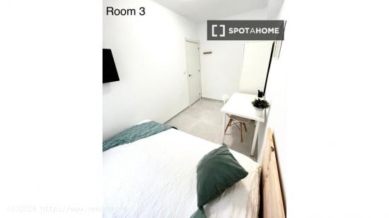 &quot Habitación luminosa con cama doble, TV 32' y WIFi, en piso con aire acondicionado ideal p