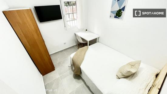 &quot Habitación luminosa con cama doble, TV 32' y WIFi, en piso con aire acondicionado ideal p