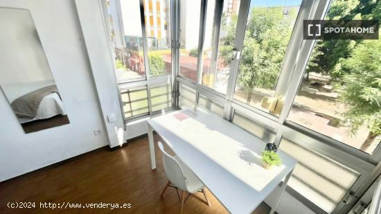 &quot Habitación luminosa con cama doble, aire acondicionado, TV 32', WIFi, ideal para estudian