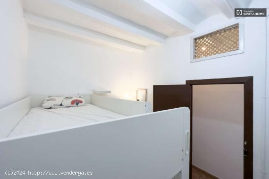  Habitaciones en alquiler en apartamento de 3 dormitorios en el raval. - BARCELONA 