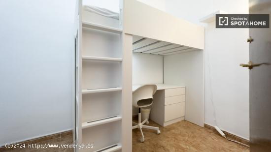 Habitaciones en alquiler en apartamento de 3 dormitorios en el raval. - BARCELONA