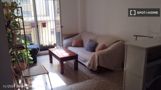 Se alquila habitación en piso en Extramurs - VALENCIA