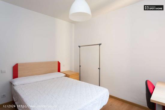  Acogedora habitación con escritorio en un apartamento de 4 dormitorios, Getafe - MADRID 